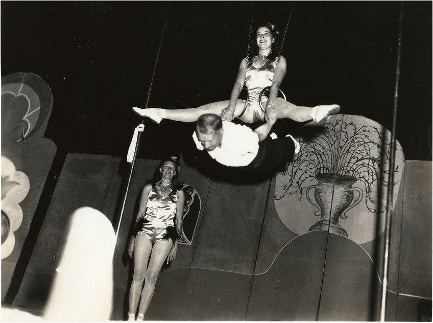 Trapeze Act